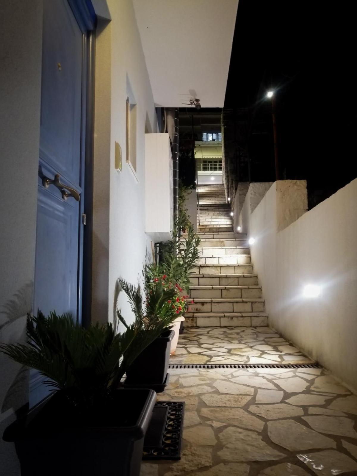 Anel Apartament Himara